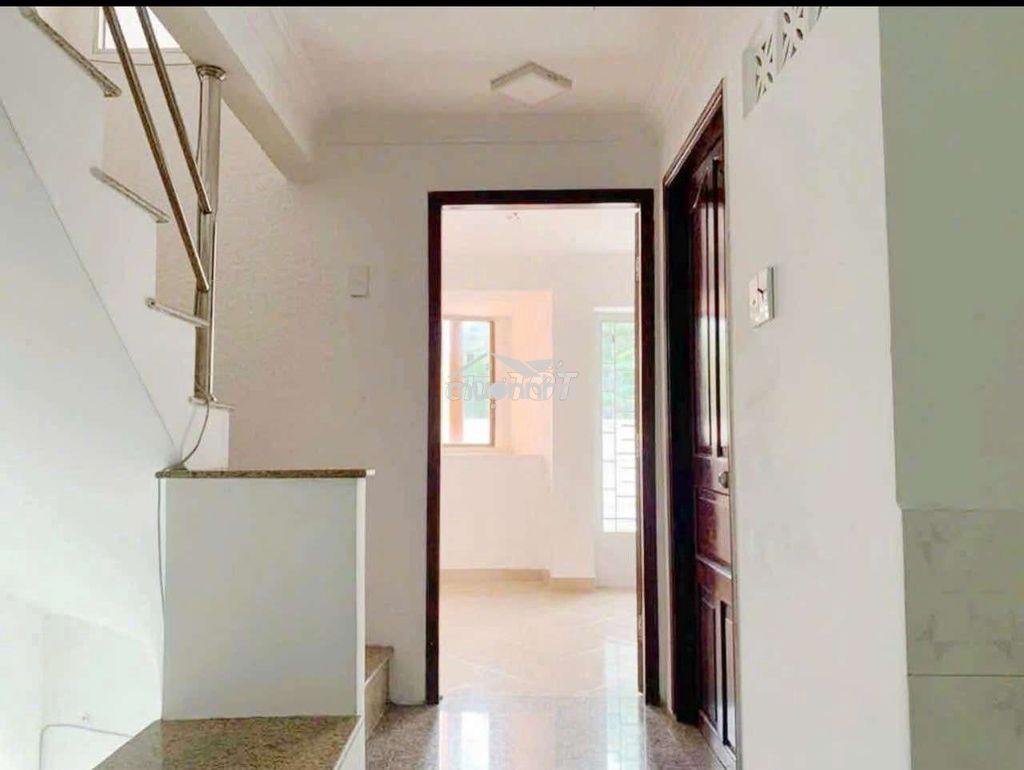 Nhà mới, ôtô có thể đậu trước cửa). 3pn, 3wc. bt  - 2