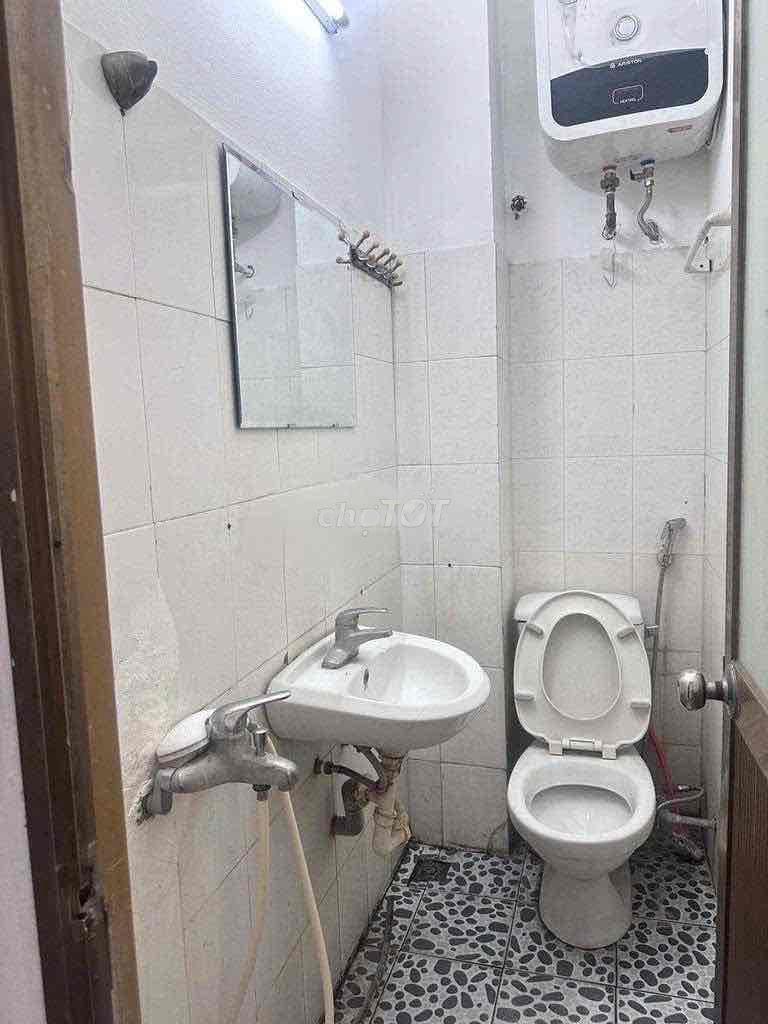 Cho thuê nhà nguyên căn 3 tầng tại ngõ 273 đê la thành - 2