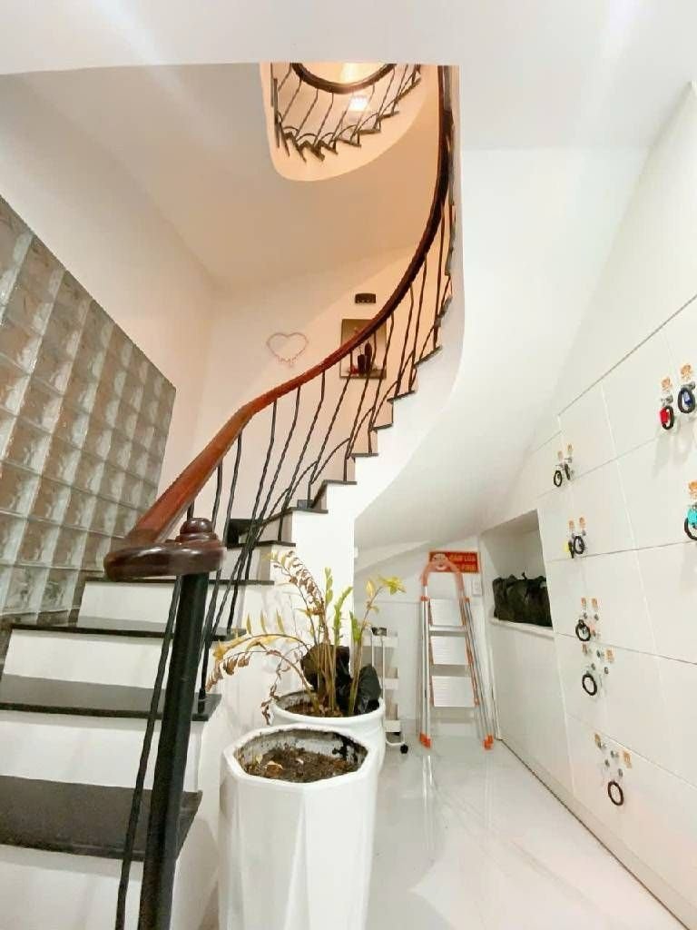 Ngay bviện hùng vương - trung tâm q.10 - lý thường kiệt  – dt: 64m2 – 6 tầng– 32 tỷ 5 - 4