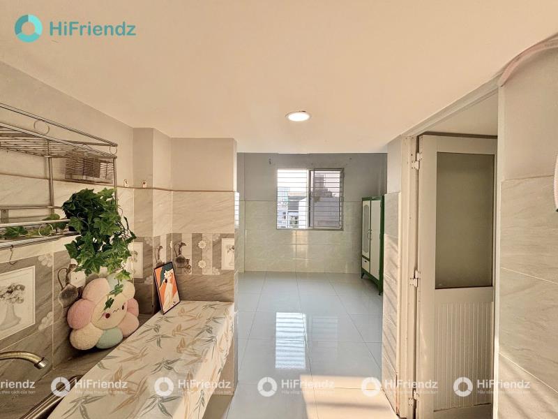 Phòng gác | gần vhu và huit |