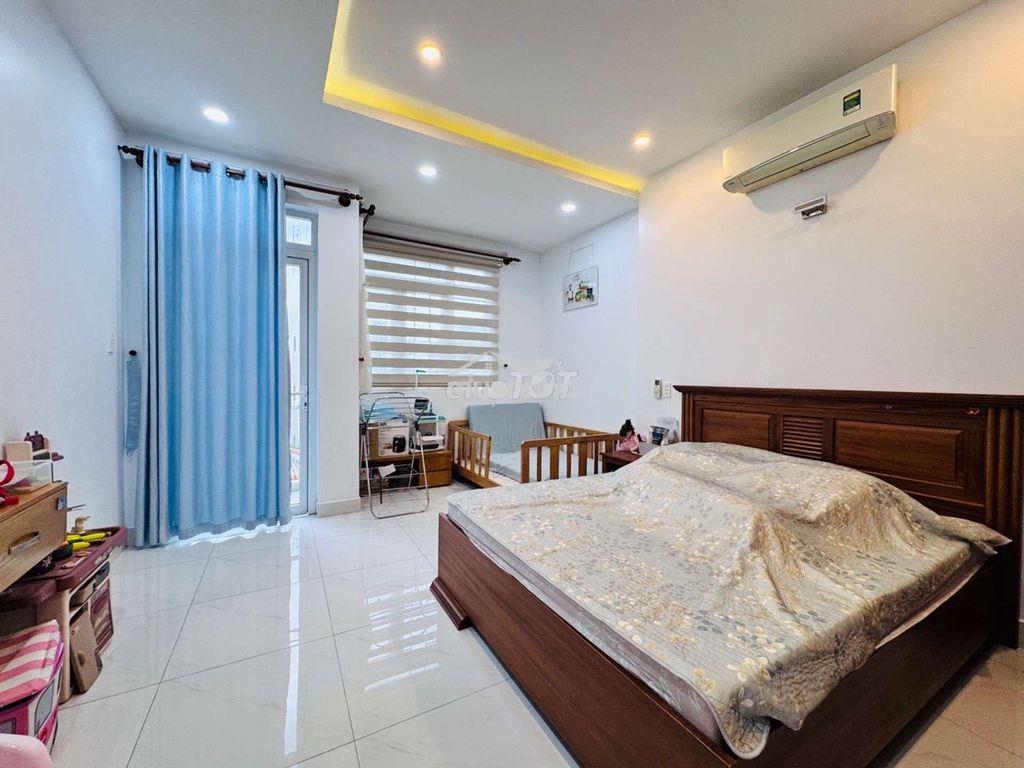 Hẻm xe hơi sau căn mt lê quang định bình thạnh, 3 tầng 50m2 - 4pn 4wc - 4