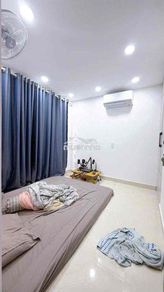 Bán nhà đẹp 2 tầng vào ở ngay. full nội thất trên đường bến vân đồn - 3