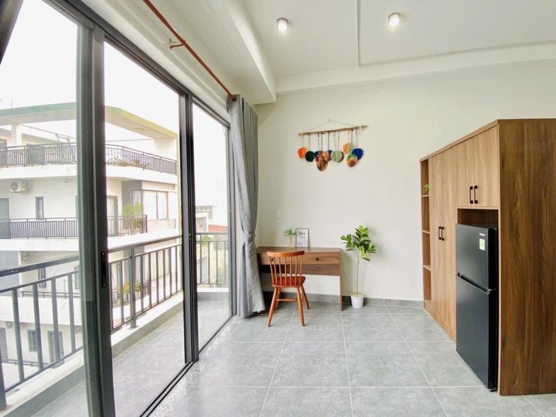 Studio 8 người ở có ban công, máy giặc riêng, tách bếp, full nội thất kế bên đại học công thương - đại học văn hiến