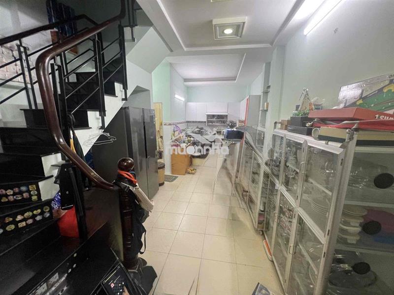 Cho thuê nhà 2 tầng hẻm xe hơi ngay lê văn quới - giá chỉ 9 triệu
