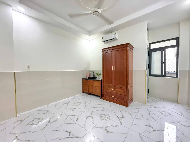 Studio full nội thất cửa sổ lớn tại cách mạng tháng 8, gần công viên lê thị riêng
