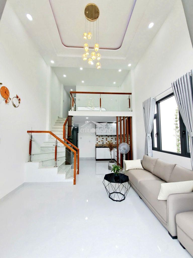 Nhà gần trường cđ giao thông vận tải hcm, dt 5.4x18m xây 2 tầng 4pn - 2