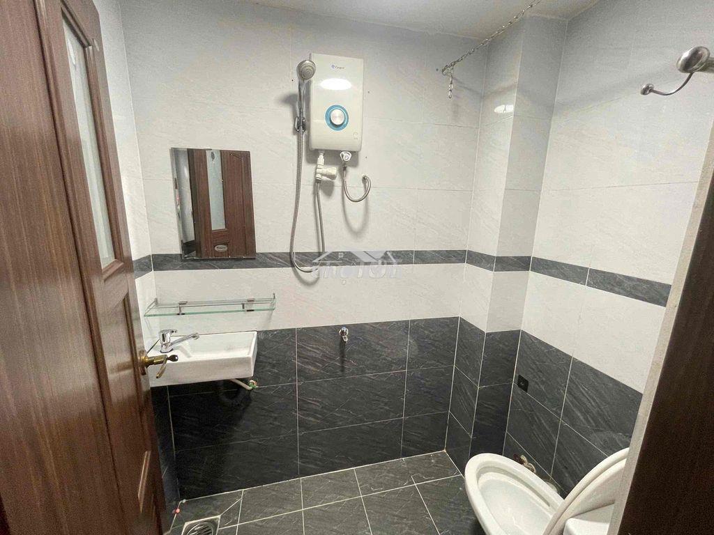 Cuối tháng 8 trống phòng studio ban công , lê bôi f7 q8 - 3