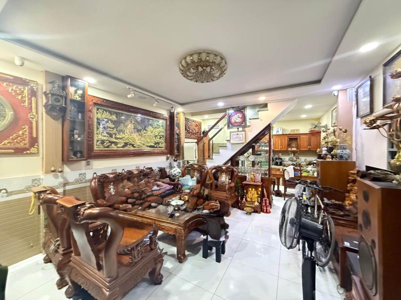 💥 Chỉ 3 tỷ! nhà ngang 4.8m lô góc phan văn hớn q12 – 2 tầng – sân rộng – hẻm thông