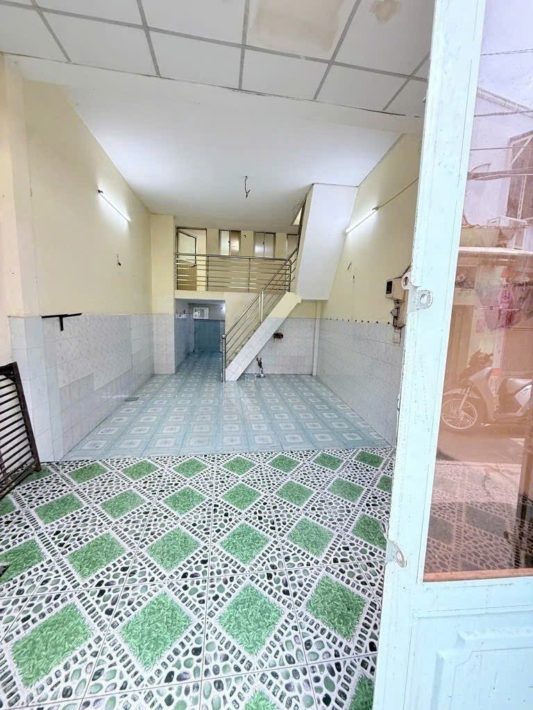 Tân hoá - vài bước chân ra mặt tiền- quận 6 - 3 tầng-(4,3m x 12m²)- 3 pn -  giá 4,x tỏi  sổ hồng, hoàn công đủ , lh nam  0868861039