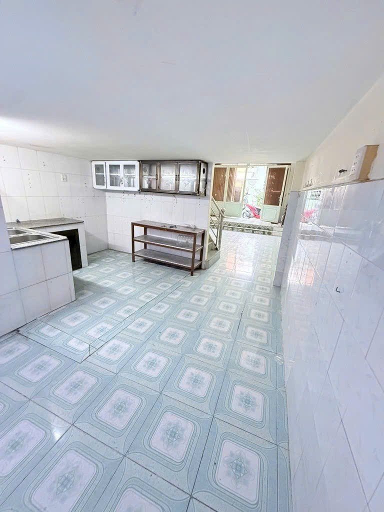 Tân hoá - vài bước chân ra mặt tiền- quận 6 - 3 tầng-(4,3m x 12m²)- 3 pn -  giá 4,x tỏi  sổ hồng, hoàn công đủ , lh nam  0868861039 - 2