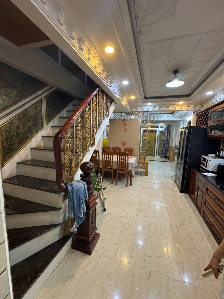 Sát mặt tiền - trung tâm q.5 - trần bình trọng - dt: (42m2) – 5 tầng - 9 tỷ 5 - 4