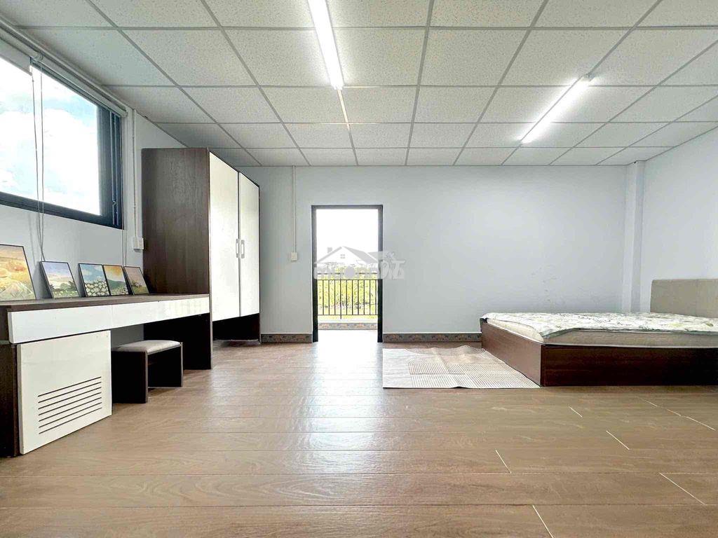 Tên lửa, siêu phẩm ban công rộng - 3