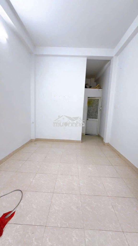 Cho thuê nguyên căn 4 tầng hẻm xe hơi cách mặt tiền 1 căn  - 4