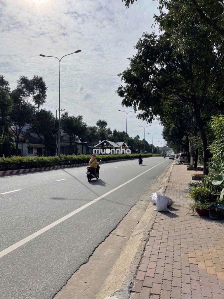 Nhà củ 10,5x60m mặt đường nguyễn chí thanh