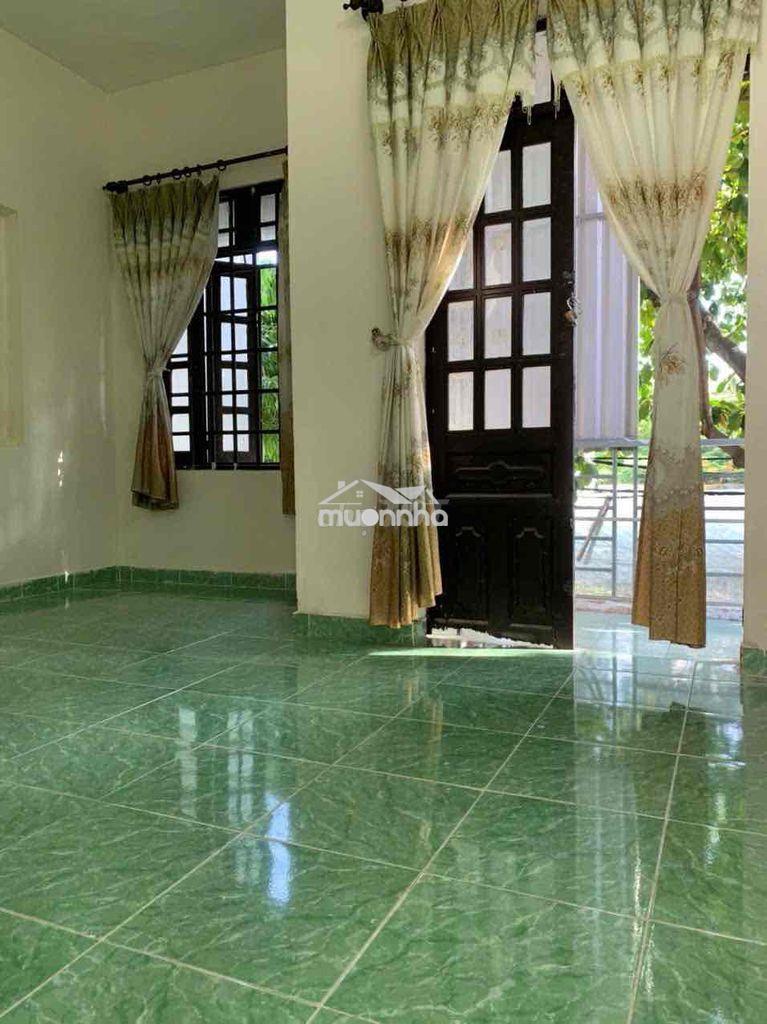 Phòng mặt tiền có gác giờ tự do khu giải phóng tân bình