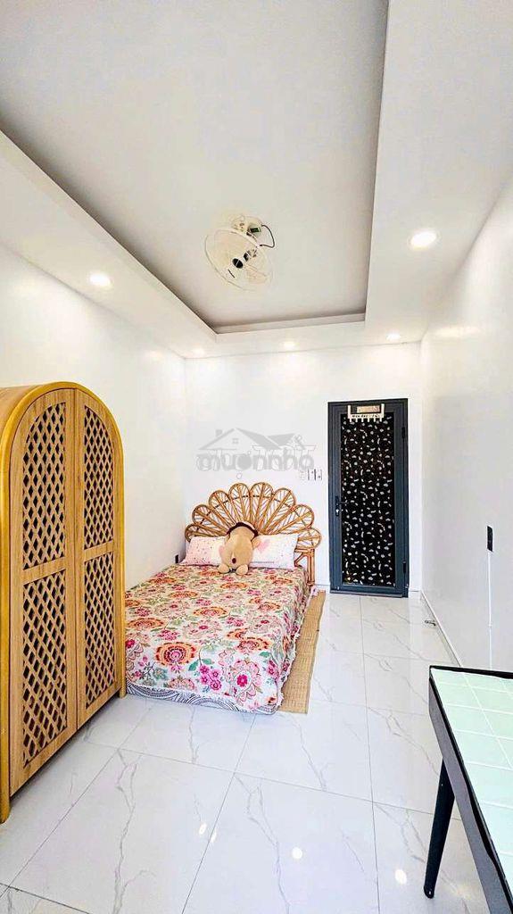 Phòng ban công, cửa sổ full nội thất - máy giặt riêng - nơ trang long  - 2