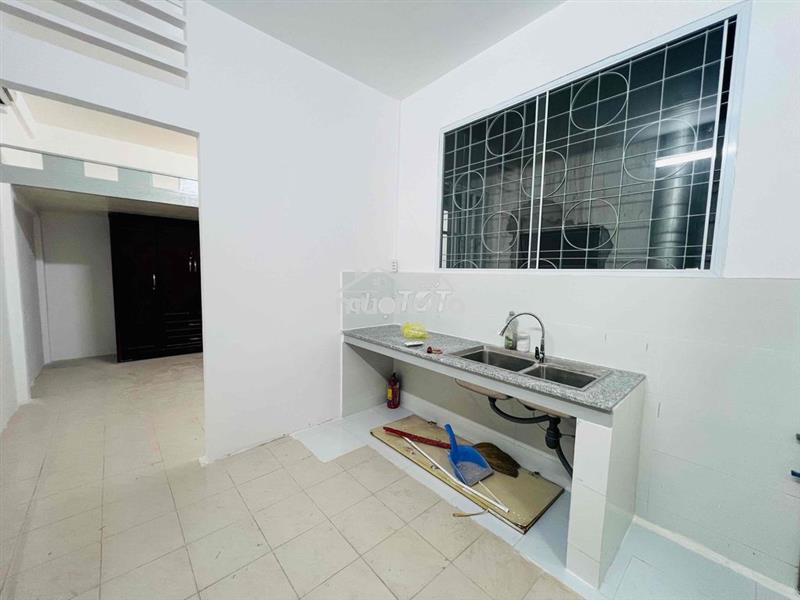 Cho thuê căn hộ chung cư 1 bàu cát 6, đường đồng đen, lầu 3