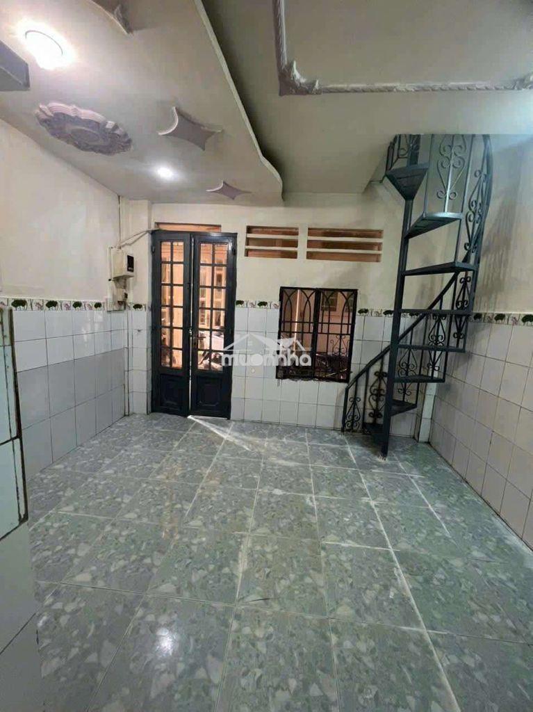 Cho thuê nhà đường hưng phú p9.q8 dt.4m×5m } 1 lầu 1 phòng 1 toilet.