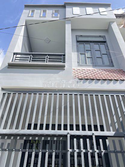 Bán nhà 1 trệt 1 lầu gần ngã tư đồi mồi dĩ an bình dương
