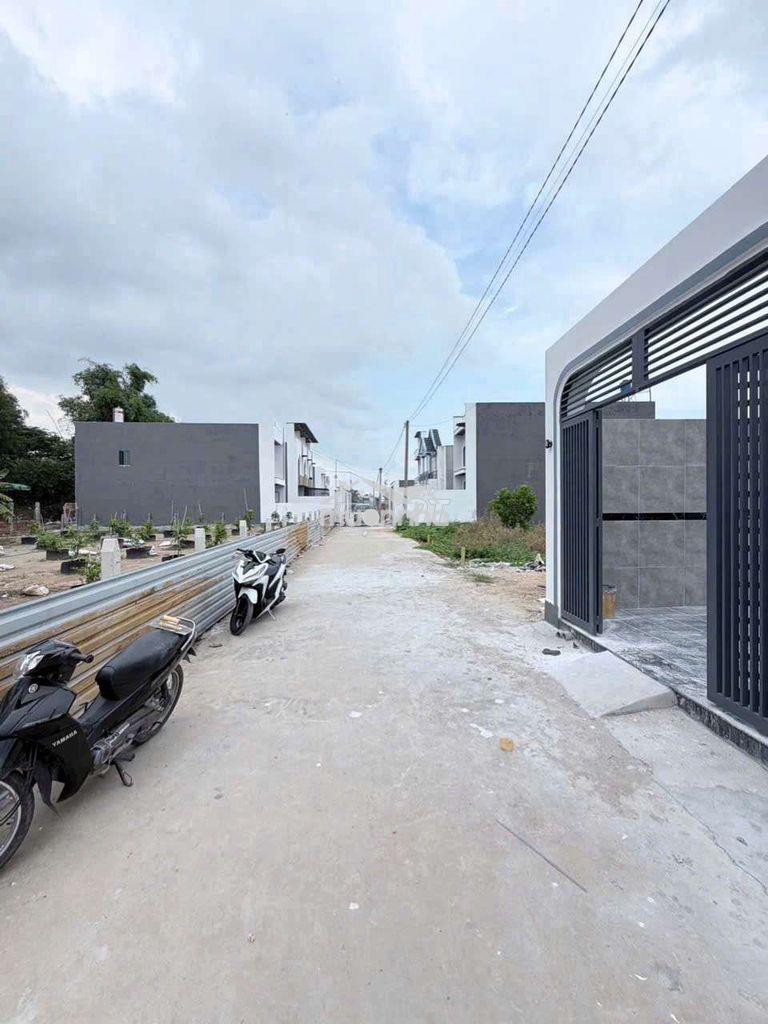 Nhà hoàn công chỉ từ 1ty nhận nhà  - 2
