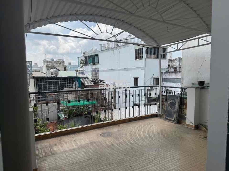 Cho thuê nhà hẻm hơi xe cmt8 4x9 1 trệt 2 lầu sân thượng 3pn 3wc - 2
