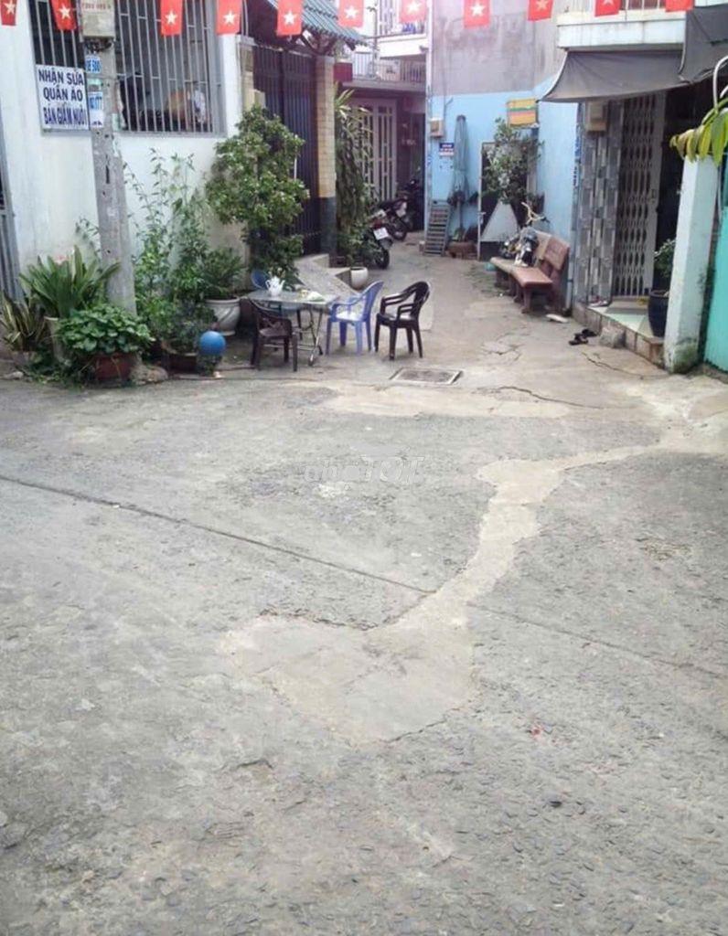 Cho thuê nhà hẽm xe hơi,bà hom quận 6gần vòng xoay phú lâm,có ban công