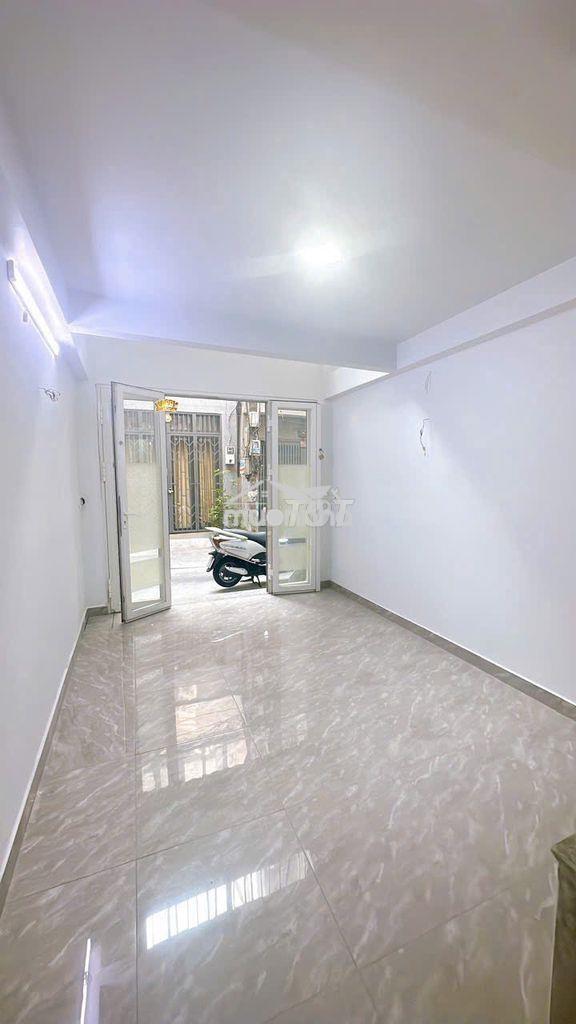 Tìm nhà nguyên căn quận 4 khoảng 11 triệu, 2 phòng ngủ