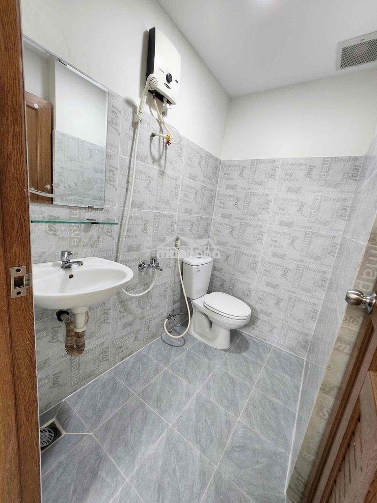 Chỉ còn 4p đẹp 25m2 ngay gần đh luật giá 4tr7 - 4