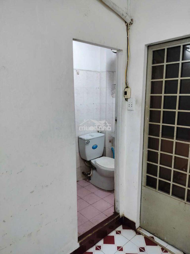 Cho thuê nguyên tầng 1 có wc riêng, máy lạnh, rộng rãi thoáng mát - 4
