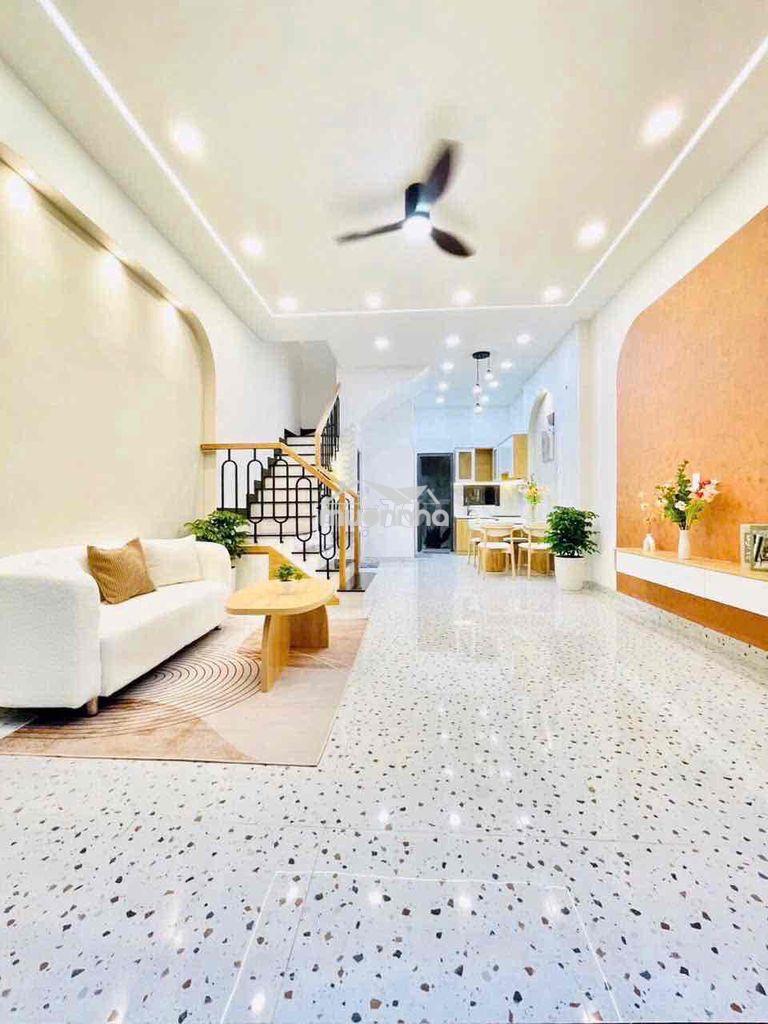 Nhà 4,5m x 10m vuông vức 45m2 gồm  3 phòng ngủ đuờng bùi đình tuý
