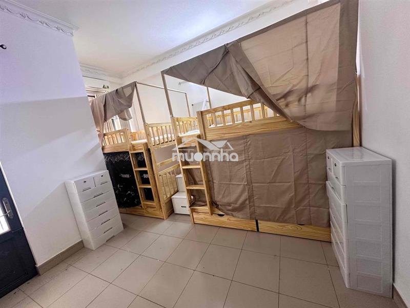 Kí túc xá nữ 4 bạn ( ngay cổng chính đại học văn lang)