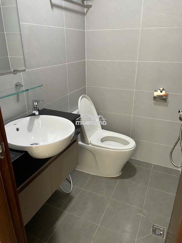 Cho thuê tháp bcons city 2pn2wc sát làng đại học, giữ căn  đến 15/8 - 2