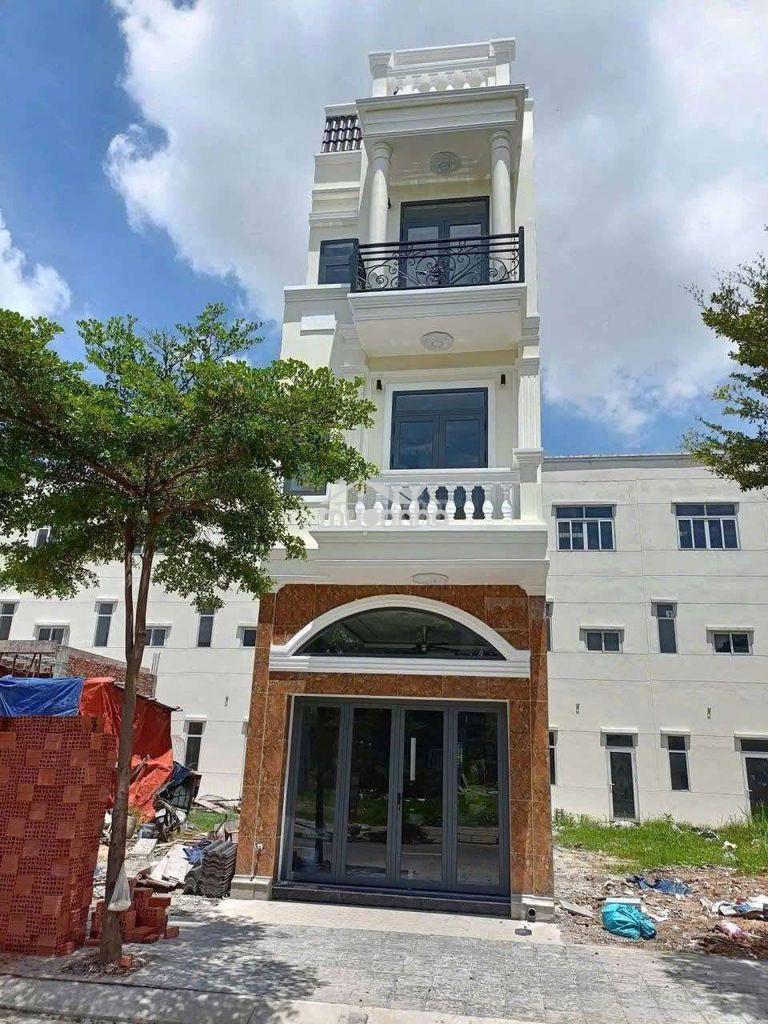 Nhà 2 tấm gần chợ thông dụng 