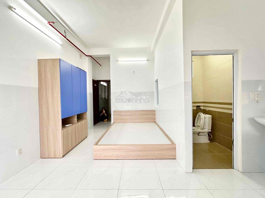 Phòng rộng 30m2 ngay cuối đường nguyễn thái sơn siêu thoáng chỉ 4xx - 3