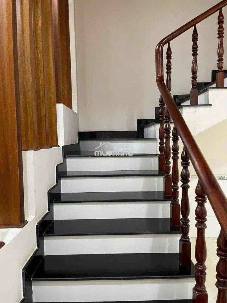 - Cho thuê nhà 1 trệt 2 lầu hiệp thành, sát bên vòng xoay hiệp thành 3 - 4