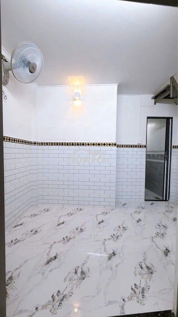 Bán nhà 2 tầng mặt tiền hẻm tôn đản, quận 4