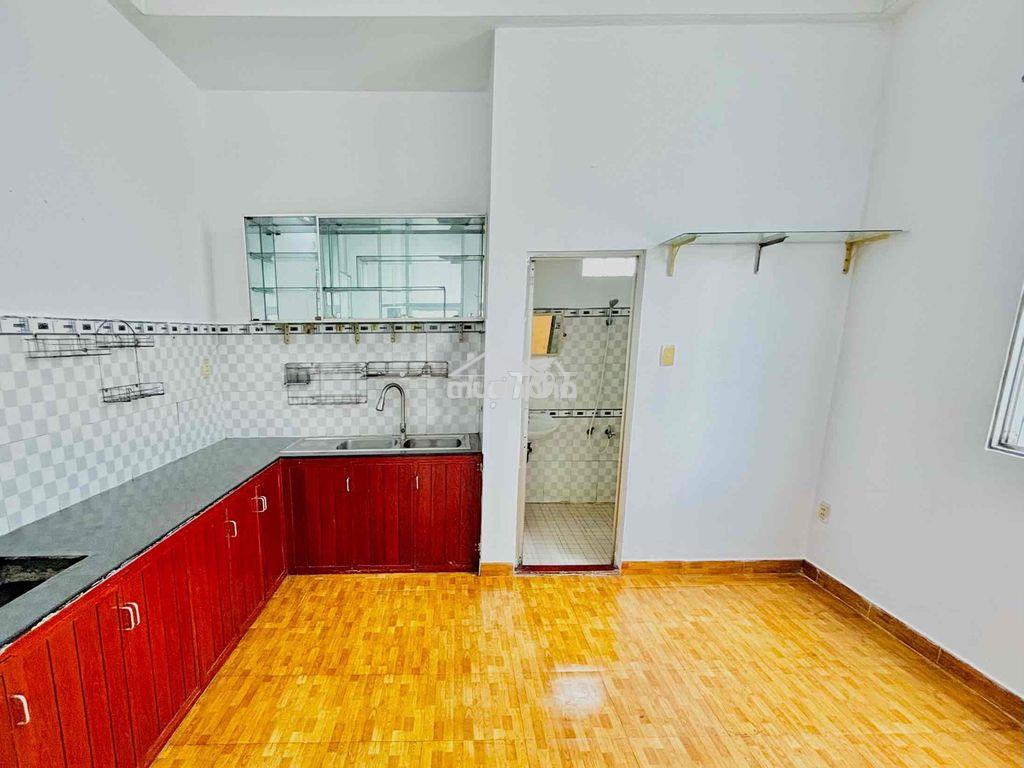 Cho thuê full tầng - 2pn,1wc - kế gigamall - chỉ 5.8 triệu/tháng - 2
