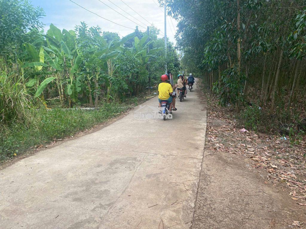 Bán lô đất xào 1000m2 có sẵn 100m2 thổ cư,dân cư ở xung quanh,700 t - 2