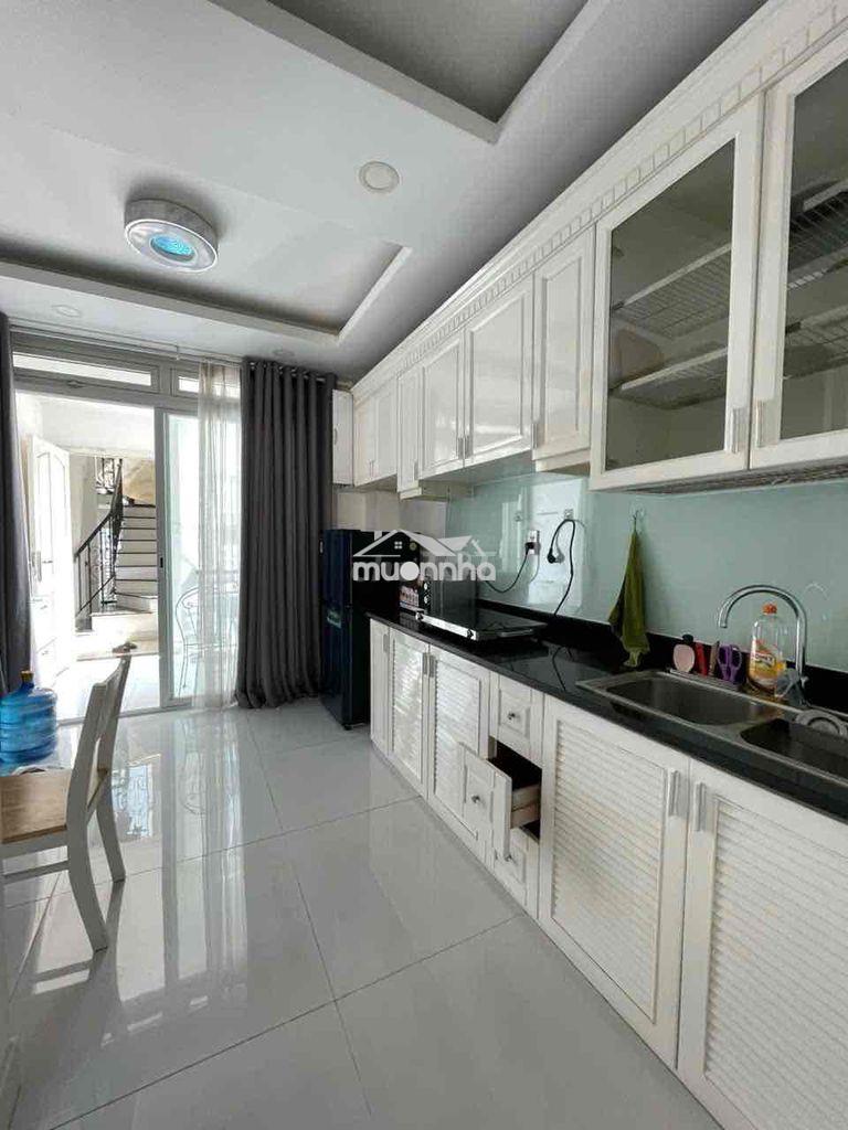 Cho thuê 1pn ngay bờ kè trường sa nhà hầm xe thang máy ban công mát
