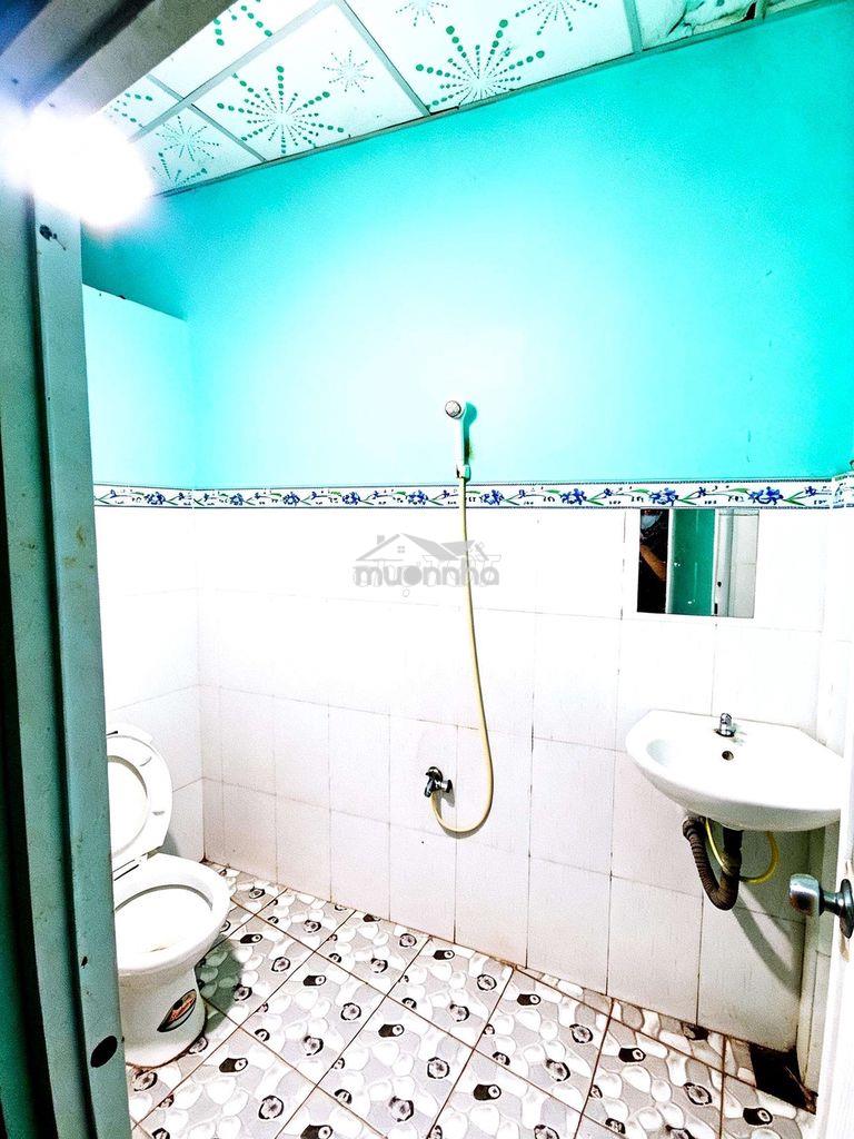 Cho thuê nhà giá rẻ hẻm oto 2pn 2wc 6trieu - 4
