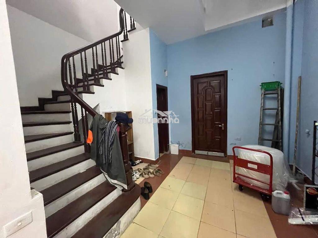Cho thuê nhà ngõ 68 trung kính, dt 60m x 4 tầng ô tô đỗ cửa - 3