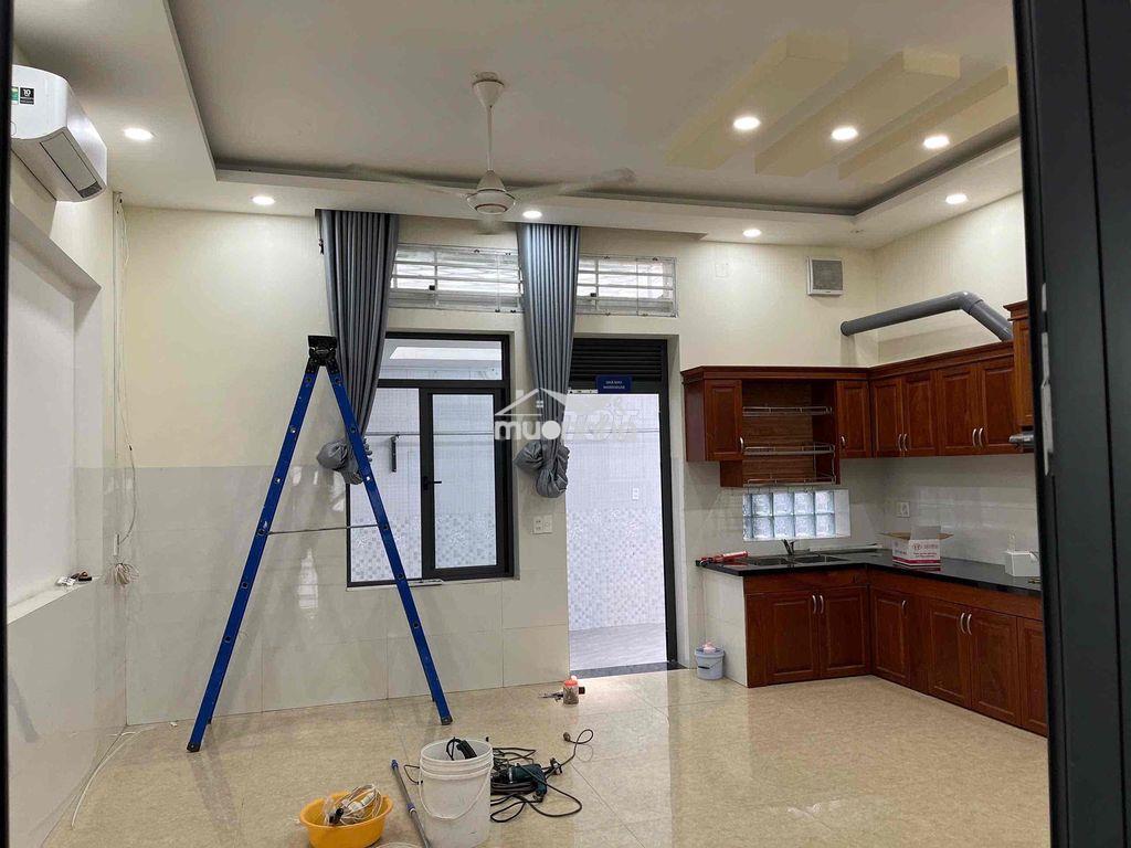 Phòng chdv 40m2 mới sẵn máy lạnh hút mùi có sân sau như hình - 2