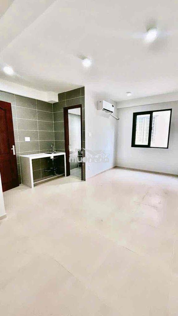 Phòng ban công ngay cầu rạch tôm