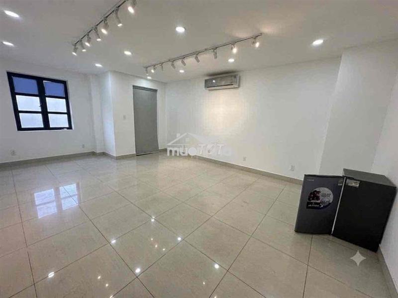 Cho thuê nguyên sàn văn phòng 100m2 ngăn sẳn 2phòng