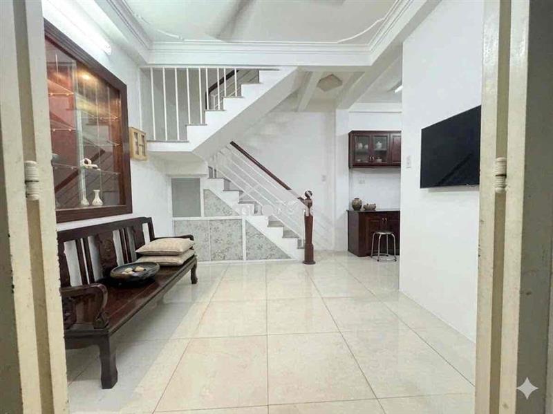 Nhà nguyên căn. 4 tầng. 2pn.3wc. sân thượng