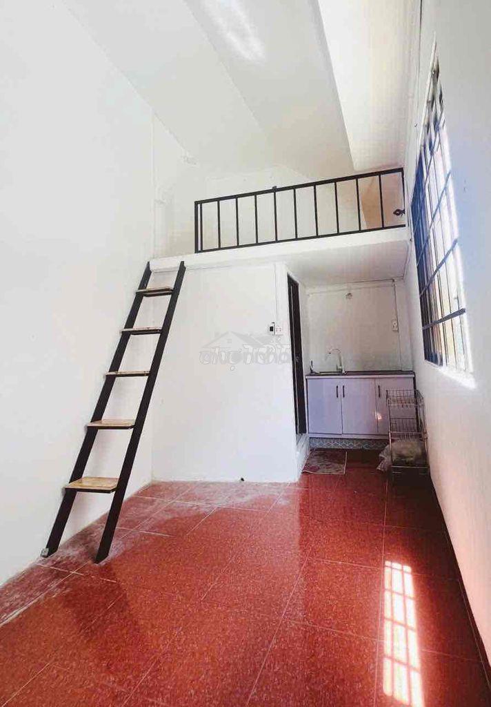 Duplex cửa sổ trời - gác cao chỉ 4.xxx ngay trung tâm  q3