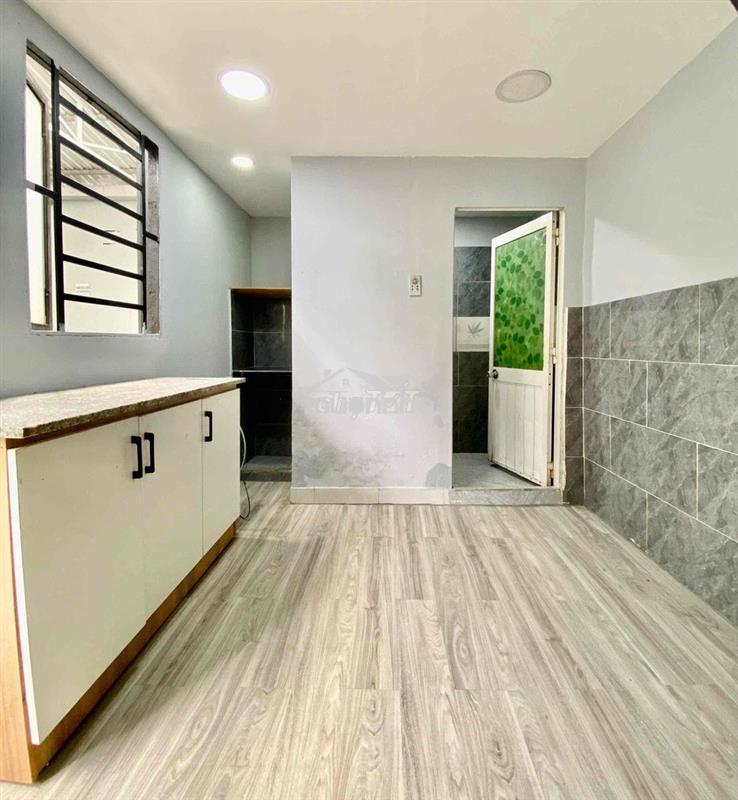 Phòng trọ gần lotte sẵn tủ kệ gác bếp máy lạnh