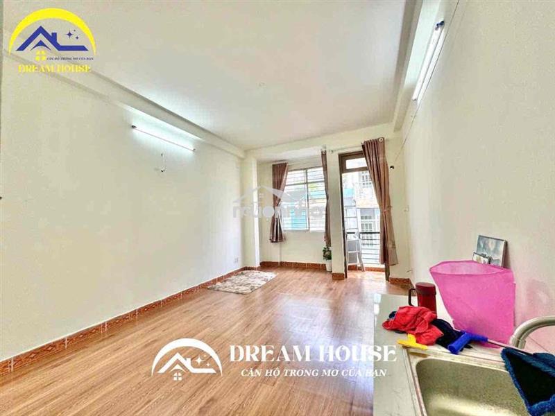 Cho thuê phòng ban công siêu thoáng sẵn nội thất ngay ngã tư bốn xa