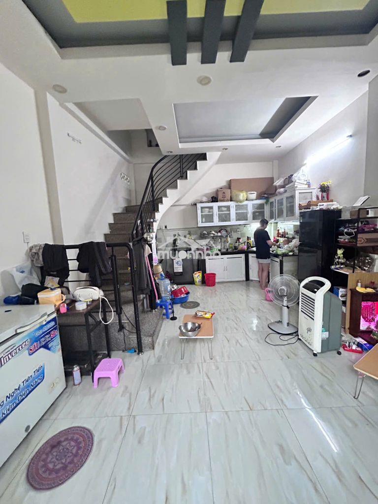 Hưng phú p9 q8 gần cầu nguyễn tri phương 2pn  nhà nở hậu chữ l, ở liền