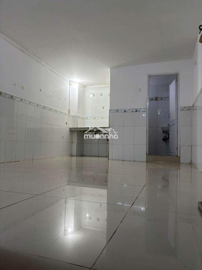 Gần trường đại học công thương, gân ngã ba lê trọng tấn - 2